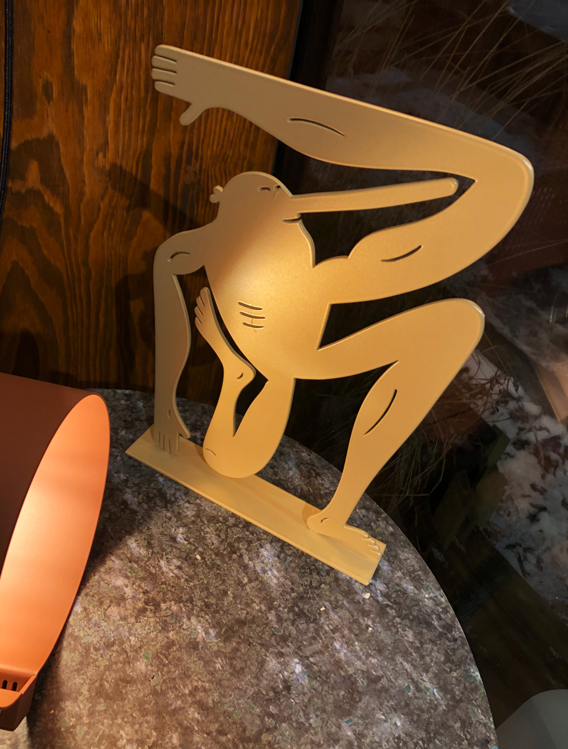 skulpturer, børnevenlige, figurative, grafiske, monokrome, pop, kroppe, tegneserier, humor, bevægelse, mennesker, guld, metal, andre-medier, sjove, smukke, interiør, bolig-indretning, Køb original kunst og kunstplakater. Malerier, tegninger, limited edition kunsttryk & plakater af dygtige kunstnere.